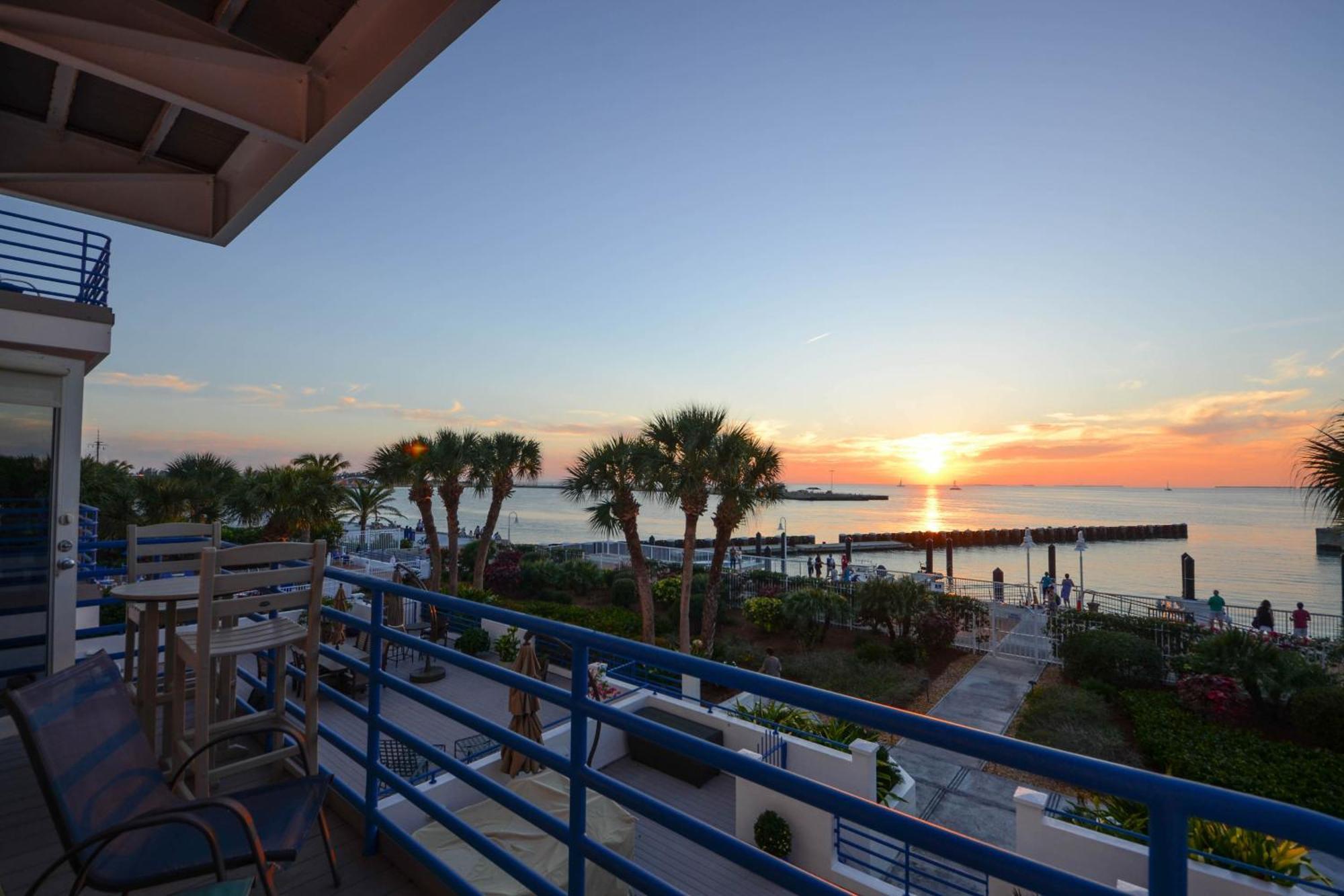 Sunset at Harbour Place Key West Extérieur photo