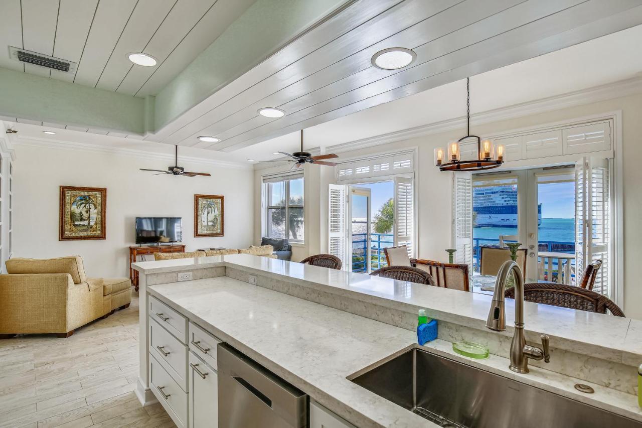 Sunset at Harbour Place Key West Extérieur photo